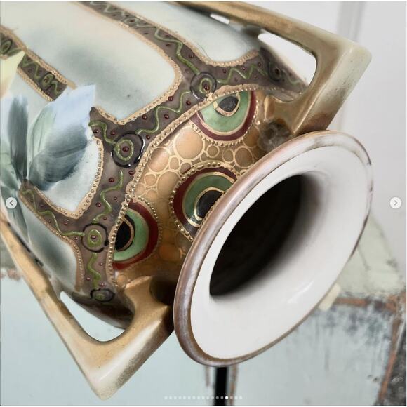 Antique Imperial Nippon Moriage Wild Rose Vase Hand Painted Triple Handle - Picture 8 of 10